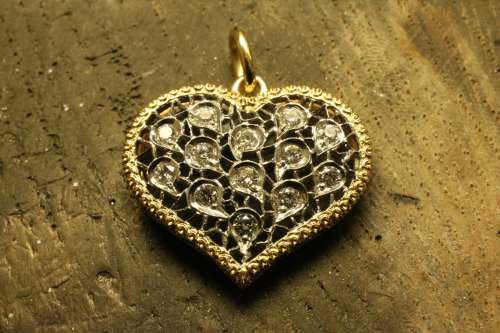 Pendente a Cuore traforato - Pendant heart with diamonds